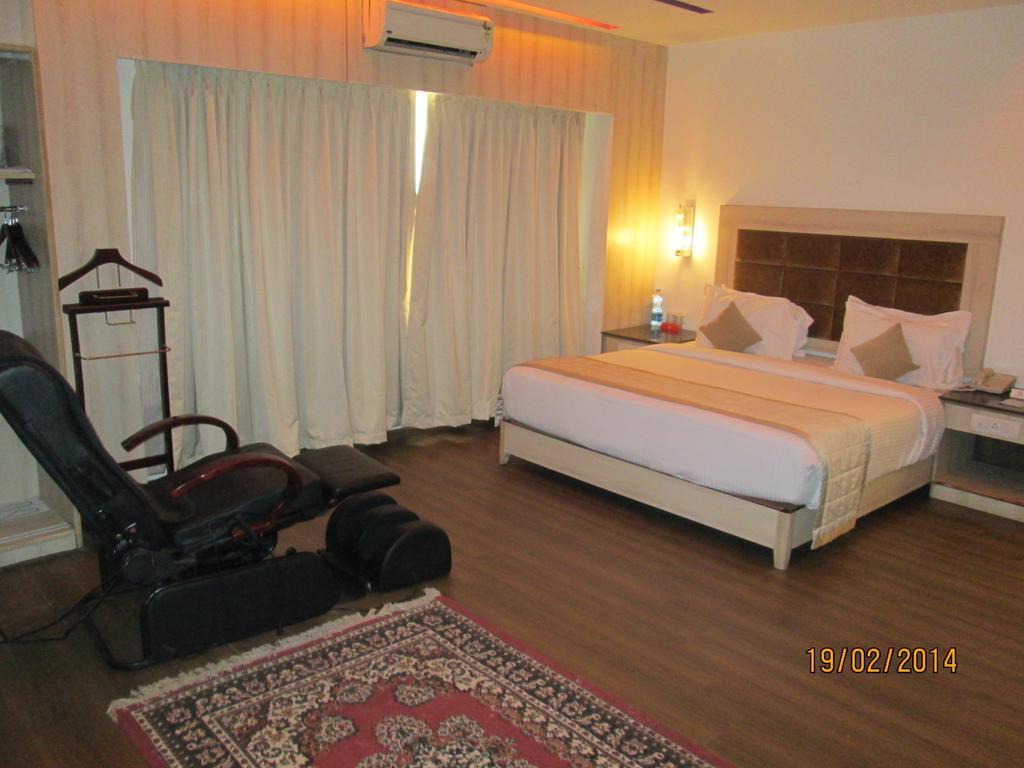 Rr Inn Palayankottai Zimmer foto